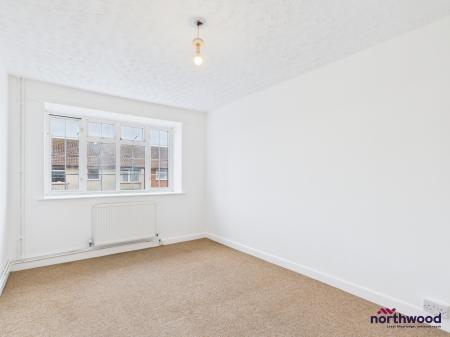 2 bedroom Flat to let in Roselands Avenue, Roselands, Eastbourne, BN22