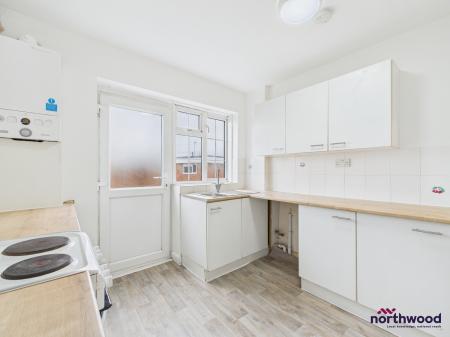 2 bedroom Flat to let in Roselands Avenue, Roselands, Eastbourne, BN22