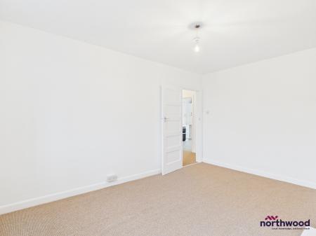 2 bedroom Flat to let in Roselands Avenue, Roselands, Eastbourne, BN22