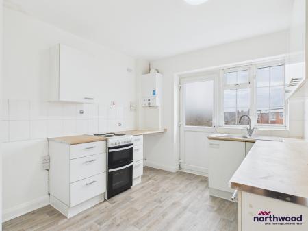 2 bedroom Flat to let in Roselands Avenue, Roselands, Eastbourne, BN22