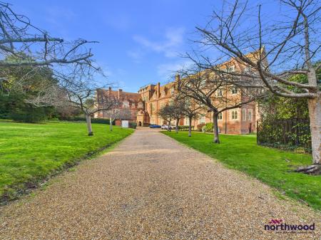2 bedroom Maisonette to let in 22 Darley Road, Meads, Eastbourne, BN20