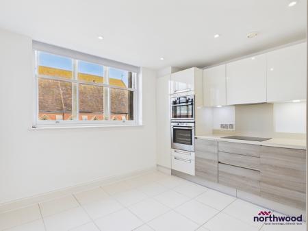 2 bedroom Maisonette to let in 22 Darley Road, Meads, Eastbourne, BN20