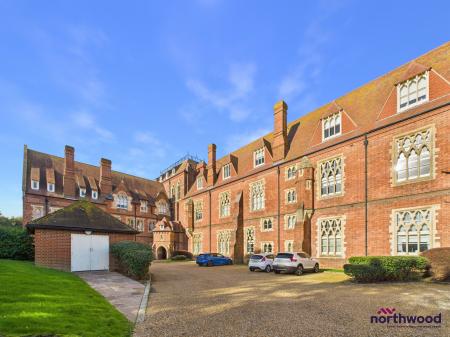 2 bedroom Maisonette to let in Darley Road, Eastbourne, BN20