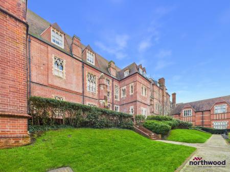 2 bedroom Maisonette to let in Darley Road, Eastbourne, BN20