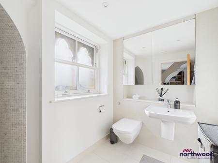 2 bedroom Maisonette to let in Darley Road, Eastbourne, BN20