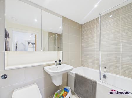 2 bedroom Maisonette to let in Darley Road, Eastbourne, BN20