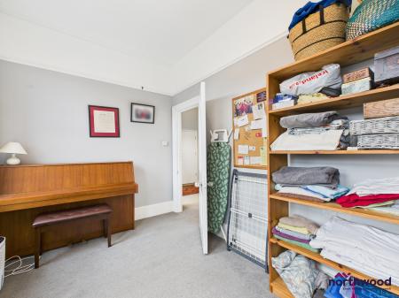 2 bedroom Flat for sale in Grassington Road, Lower Meads, Eastbourne, BN20