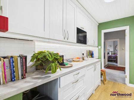 2 bedroom Flat for sale in Grassington Road, Lower Meads, Eastbourne, BN20