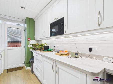 2 bedroom Flat for sale in Grassington Road, Lower Meads, Eastbourne, BN20