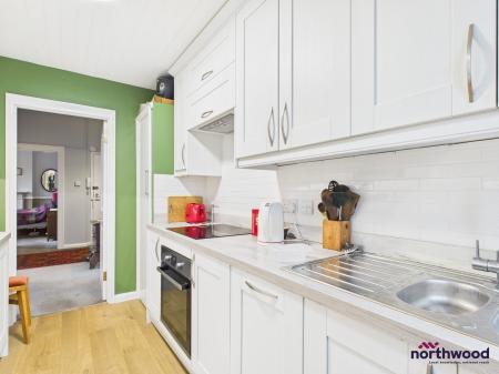 2 bedroom Flat for sale in Grassington Road, Lower Meads, Eastbourne, BN20