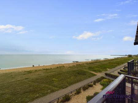 2 bedroom Apartment for sale in Chatham Green, Sovereign Harbour North, Eastbourne, BN23