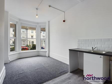 1 bedroom Flat to let in Elphinstone Road, Hastings, TN34
