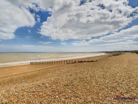 2 bedroom Flat to let in Collier Road, Pevensey Bay, BN24