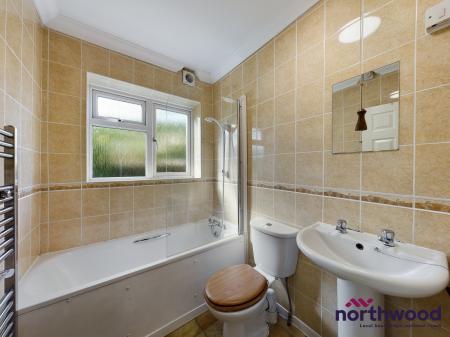 2 bedroom Flat to let in Walnut Walk, Polegate, BN26