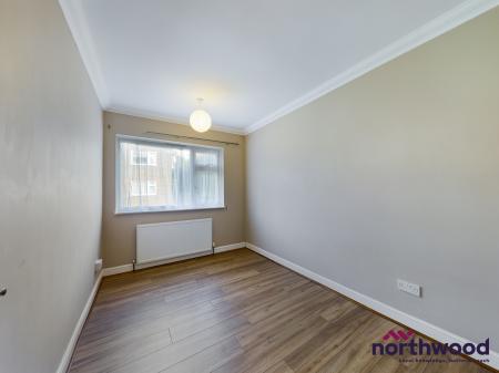 2 bedroom Flat to let in Walnut Walk, Polegate, BN26