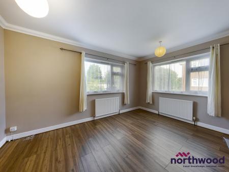 2 bedroom Flat to let in Walnut Walk, Polegate, BN26