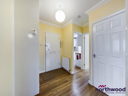 2 bedroom Flat to let in Walnut Walk, Polegate, BN26