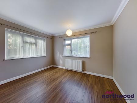 2 bedroom Flat to let in Walnut Walk, Polegate, BN26