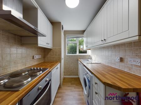 2 bedroom Flat to let in Walnut Walk, Polegate, BN26