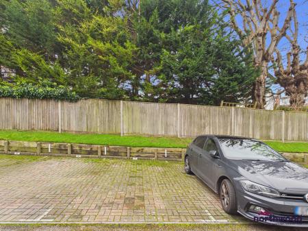 3 bedroom Apartment for sale in Silverdale Road, Lower Meads, Eastbourne, BN20