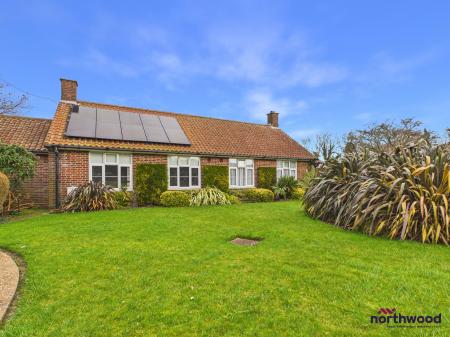 1 bedroom Bungalow to let in Farlaine Road, Willingdon, Eastbourne, BN21