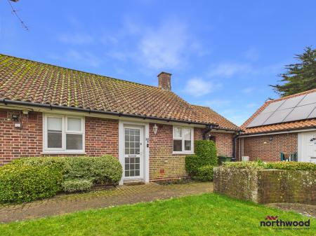 1 bedroom Bungalow to let in Farlaine Road, Willingdon, Eastbourne, BN21