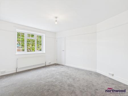 2 bedroom Flat to let in Seaside, Roselands, Eastbourne, BN22