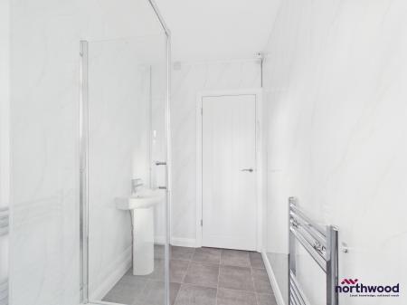 2 bedroom Flat to let in Seaside, Roselands, Eastbourne, BN22