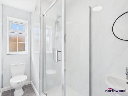 2 bedroom Flat to let in Seaside, Roselands, Eastbourne, BN22