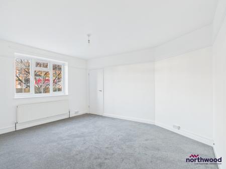 2 bedroom Flat to let in Seaside, Roselands, Eastbourne, BN22