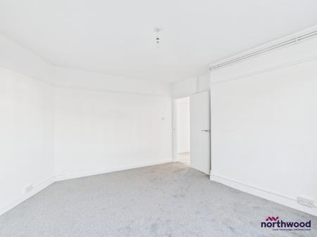 2 bedroom Flat to let in Seaside, Roselands, Eastbourne, BN22