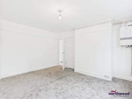 2 bedroom Flat to let in Seaside, Roselands, Eastbourne, BN22