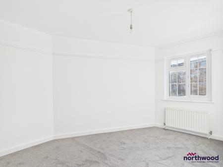 2 bedroom Flat to let in Seaside, Roselands, Eastbourne, BN22