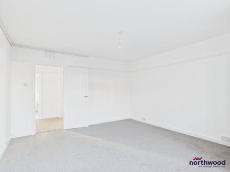 2 bedroom Flat to let in Seaside, Roselands, Eastbourne, BN22