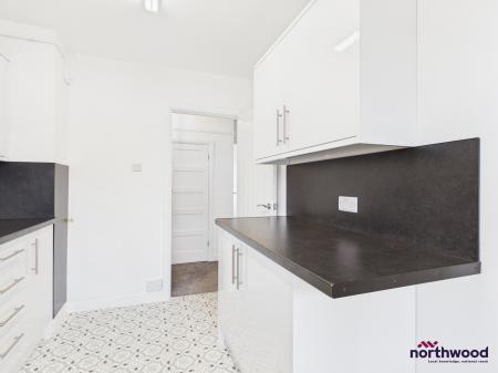 2 bedroom Flat to let in Seaside, Roselands, Eastbourne, BN22