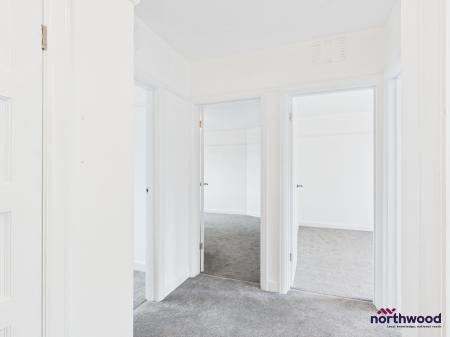2 bedroom Flat to let in Seaside, Roselands, Eastbourne, BN22