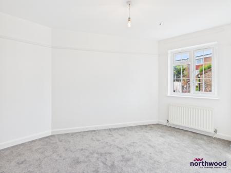 2 bedroom Flat to let in Seaside, Roselands, Eastbourne, BN22