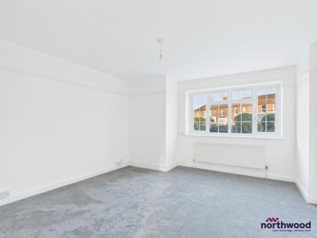 2 bedroom Flat to let in Seaside, Roselands, Eastbourne, BN22