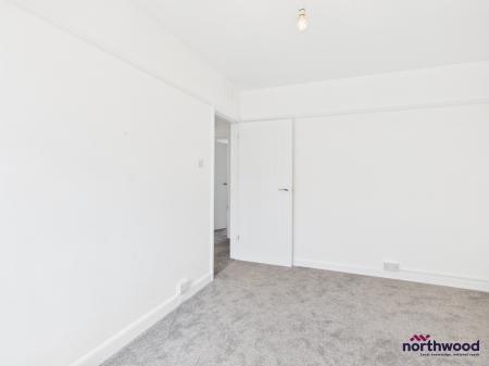 2 bedroom Flat to let in Seaside, Roselands, Eastbourne, BN22