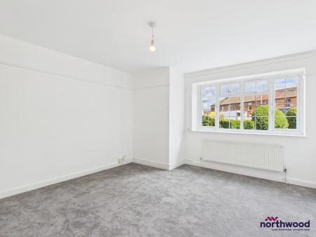 2 bedroom Flat to let in Seaside, Roselands, Eastbourne, BN22