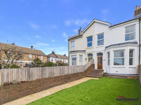 4 bedroom Terraced House for sale in Seaside, Redoubt, Eastbourne, BN22