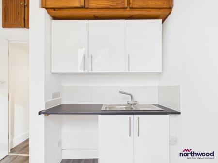 1 bedroom Studio flat to let in Magdalen Road, St. Leonards-On-Sea, TN37