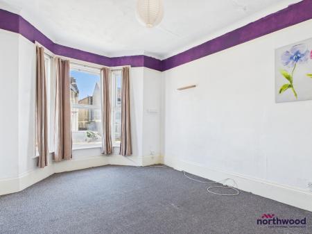1 bedroom Studio flat to let in Priory Road, Hastings, TN34