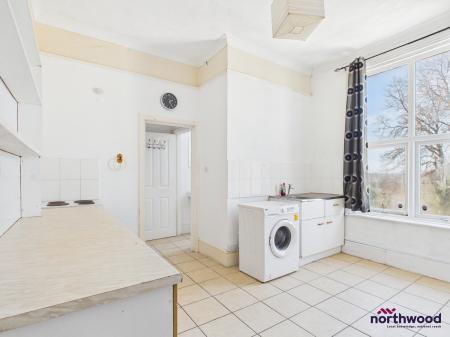 1 bedroom Studio flat to let in Priory Road, Hastings, TN34