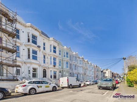 1 bedroom Studio flat to let in Priory Road, Hastings, TN34