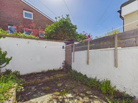 2 bedroom Terraced House to let in Sidley Road, Redoubt, Eastbourne, BN22