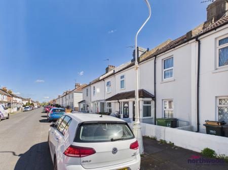 2 bedroom Terraced House to let in Sidley Road, Redoubt, Eastbourne, BN22