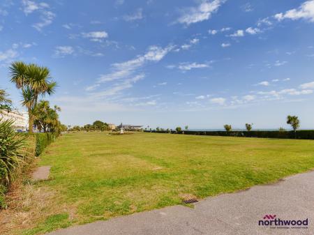 2 bedroom Flat to let in Silverdale Road, Lower Meads, Eastbourne, BN20