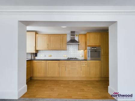 2 bedroom Flat to let in Silverdale Road, Lower Meads, Eastbourne, BN20