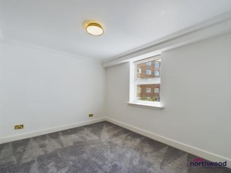 2 bedroom Flat to let in Silverdale Road, Lower Meads, Eastbourne, BN20